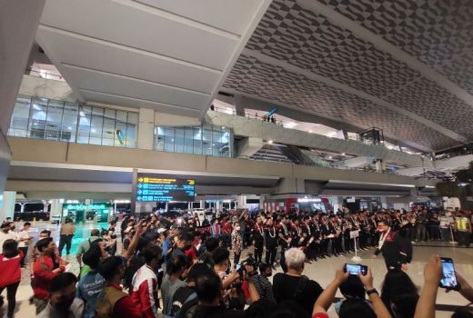 Puluhan Suporter hingga Menteri Sambut Timnas U-23 - GenPI.co KALBAR