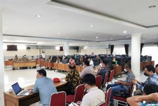Selisih Luas Lahan Plasma, Petani Sawit Lapor ke DPRD Sintang - GenPI.co KALBAR