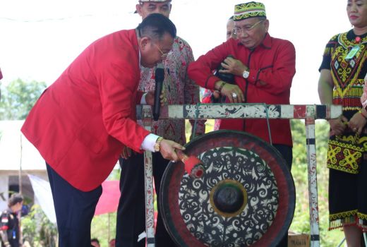 Naik Dango Sambas, Masyarakat Dayak Diajak Jaga Ketahanan Pangan - GenPI.co KALBAR