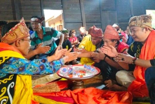 Tentobos Nyapat Tohon, Tandai Masa Berladang Masyarakat Dayak - GenPI.co KALBAR