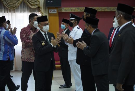 Lantik 51 Pejabat, Edi: Maksimal Layani Masyarakat - GenPI.co KALBAR