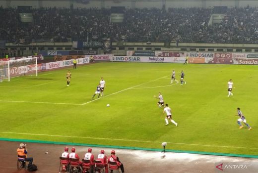 Laga Perdana Grup C, Persib Bandung dan Bali United Imbang 1-1 - GenPI.co KALBAR
