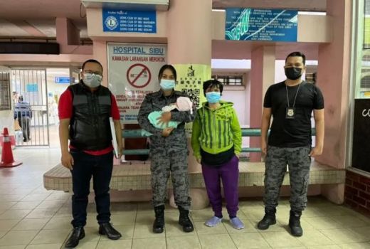 Depresi Pasca Melahirkan, Ibu dan Bayi Dipulangkan Lewat Entikong - GenPI.co KALBAR