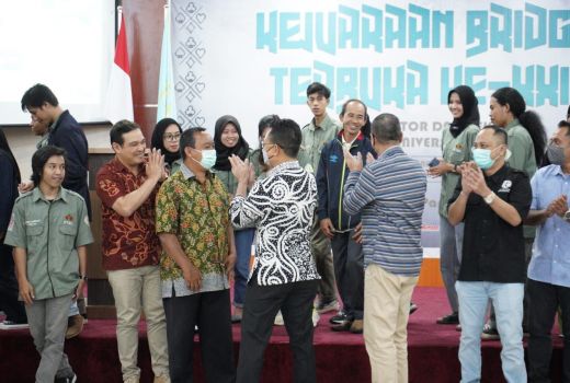 Kejuaraan Bridge Piala Rektor dan Dekan FT Untan Resmi Dibuka - GenPI.co KALBAR