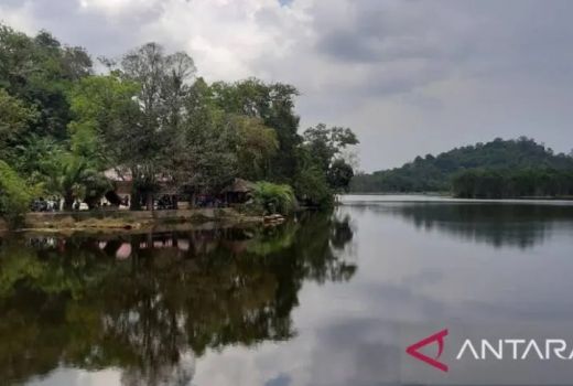 Tingkatkan Kualitas, Jalan Menuju Danau Sebedang Sambas Dibenahi - GenPI.co KALBAR