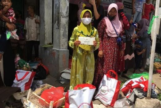 Kedatangan Jokowi di Pasar Sungai Duri Disambut Tangis Haru Warga - GenPI.co KALBAR