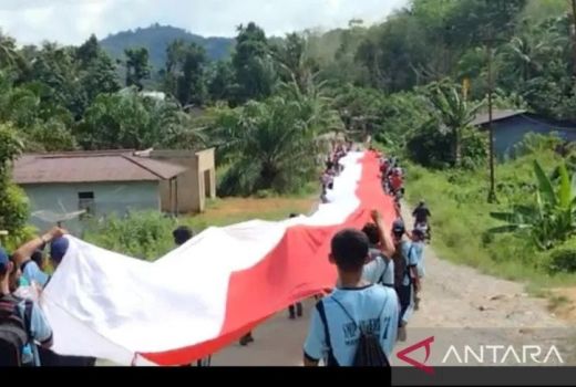 HUT RI, Bendera Merah Putih 77 Meter Berkibar di Bukit Serindu - GenPI.co KALBAR