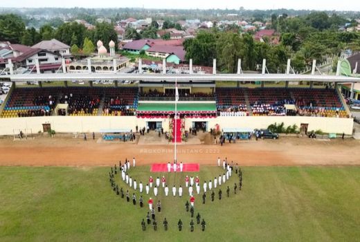 HUT RI, Paskibaraka Sintang Bentuk Formasi Burung Garuda - GenPI.co KALBAR