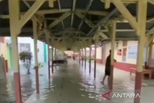 Operasi Pasien RSUD Singkawang Tetap Berjalan di Tengah Banjir - GenPI.co KALBAR