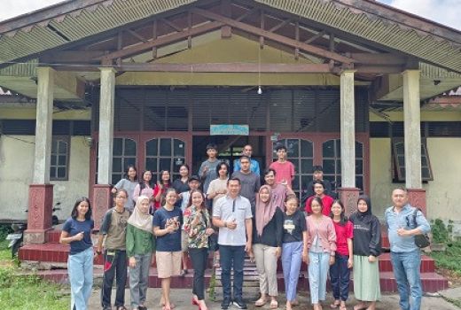 Tak Layak Huni, Sis Janjikan Pembangunan Asrama Mahasiswa Kapuas Hulu - GenPI.co KALBAR
