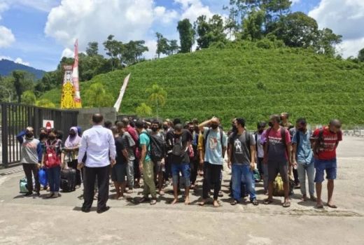 KJRI Kuching Bantu Pulangkan 66 WNI Lewat PLBN Entikong - GenPI.co KALBAR