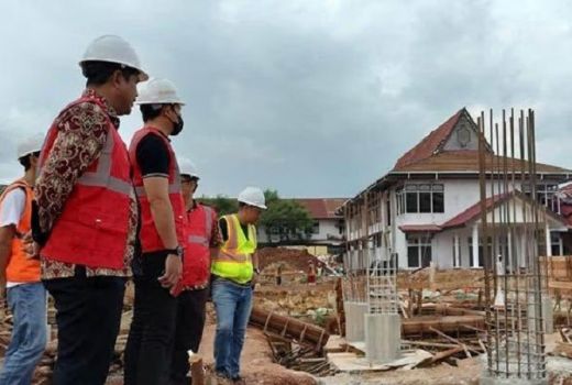 Sis Pastikan Pembangunan Gedung Pelayanan Satu Atap Tidak Molor - GenPI.co KALBAR