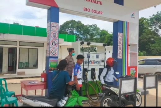 Antisipasi Penimbunan BBM, Polres Melawi Patroli ke Sejumlah SPBU - GenPI.co KALBAR