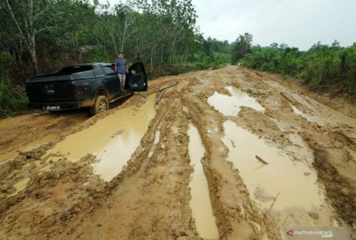 Anggota DPRD Sesalkan Proses Pembangunan di Sintang Berjalan Lambat - GenPI.co KALBAR