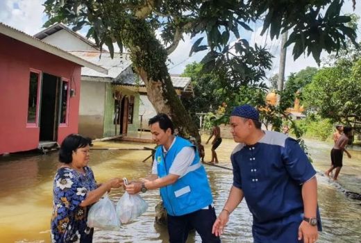 Warga Terdampak Banjir di Ketapang Dapat 770 Paket Sembako - GenPI.co KALBAR