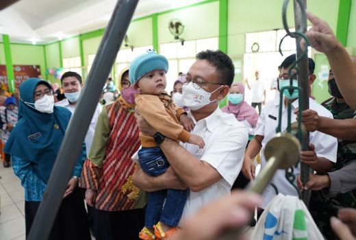 Penimbangan Balita Penting Deteksi Stunting Sejak Dini - GenPI.co KALBAR