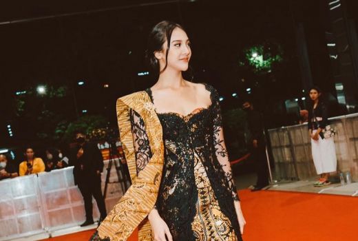 Menghadiri Red Carpet FFI 2022, Pesona Anya Sempurna dalam Balutan Kebaya - GenPI.co KALBAR