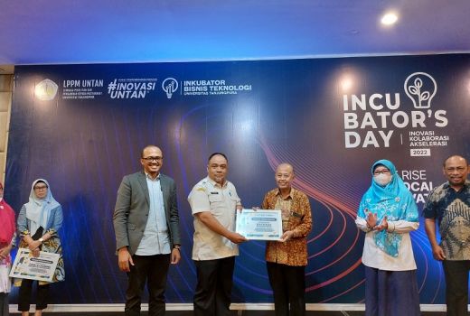 Incubator's Day 2022, Bappeda Pontianak Terima Penghargaan dari Rektor Untan - GenPI.co KALBAR