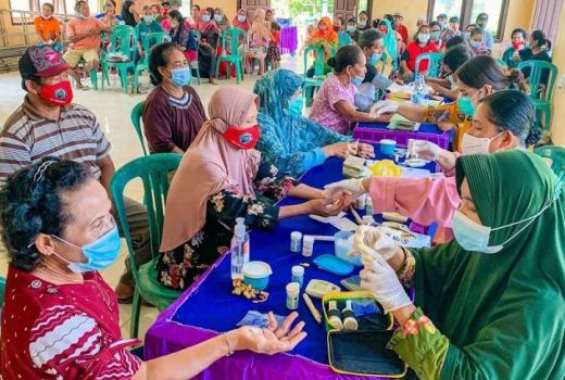 Masyarakat Air Upas Dapat Pengobatan Gratis dari PT CMI - GenPI.co KALBAR