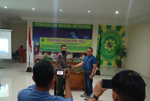 Komitmen Bantu Masyarakat Tidak Mampu Digaungkan LBH Borneo Tanjungpura Indonesia - GenPI.co KALBAR
