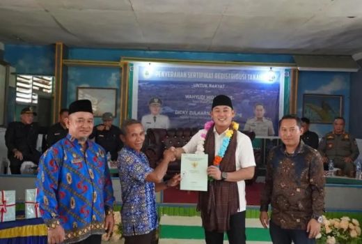 1.274 Sertifikat Tanah Gratis Dibagikan di 4 Desa di Kecamatan Hulu Gurung - GenPI.co KALBAR