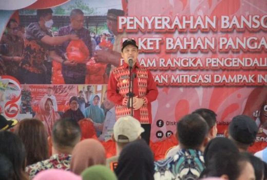 Korban Banjir di Bengkayang Dapatkan 1.000 Paket Bantuan dari Pemprov Kalbar - GenPI.co KALBAR
