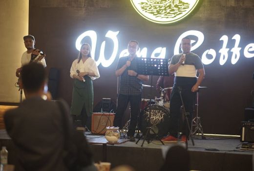 Wali Kota dan Ketua DPRD Kota Pontianak Nyanyi Bareng di Ngamen Amal - GenPI.co KALBAR
