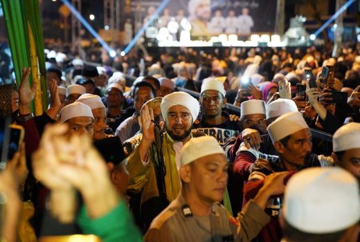 Ribuan Jemaah Pontianak Bersholawat Tumpah Ruah di Jalan Rahadi Usman - GenPI.co KALBAR