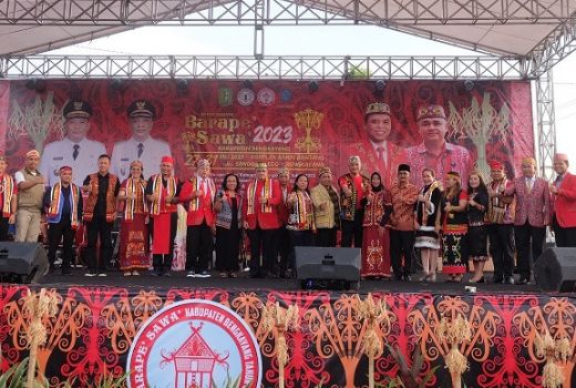 Hadiri Barape Sawa 2023, Cornelis Minta Masyarakat Tak Minder Jadi Orang Dayak - GenPI.co KALBAR