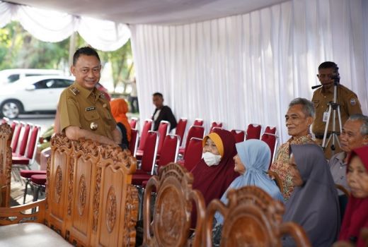 Edi Rusdi Kamtono Semangati Para Lansia di Kota Pontianak Tetap Produktif - GenPI.co KALBAR