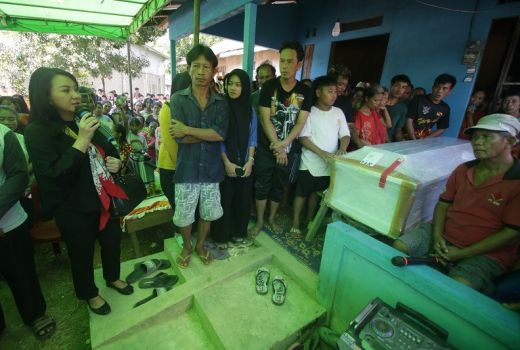 Karolin Serahkan Jenazah Korban Penusukan di Jakarta kepada Pihak Keluarga - GenPI.co KALBAR