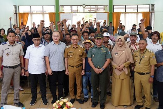 Puluhan Tahun Bersengketa, Warga Bahagia Perusahaan Relakan Sebagian Lahan - GenPI.co KALBAR