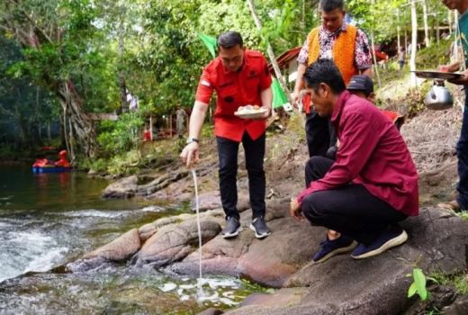 Wisata Batu Ancau di Perbatasan Siap Dipromosikan Pemkab Kapuas Hulu - GenPI.co KALBAR