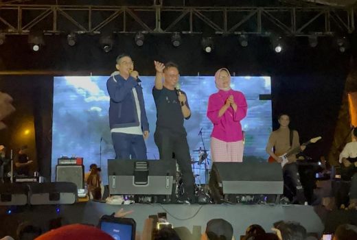 Edi Rusdi Kamtono Duet Bareng Pasha Ungu Nyanyikan 'Tercipta Untukku' - GenPI.co KALBAR