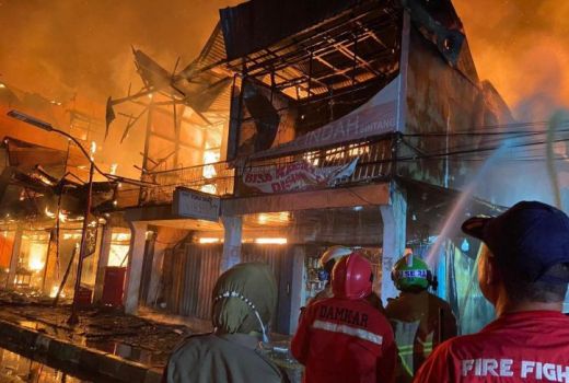 10 Ruko Hangus dalam Kebakaran di Pasar Sungai Durian Kota Sintang - GenPI.co KALBAR