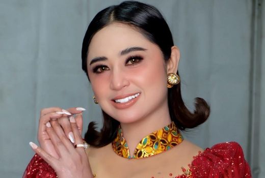 Dewi Perssik Ungkit Bantuan Uang dan Makanan Setelah Disomasi Saipul Jamil - GenPI.co KALBAR