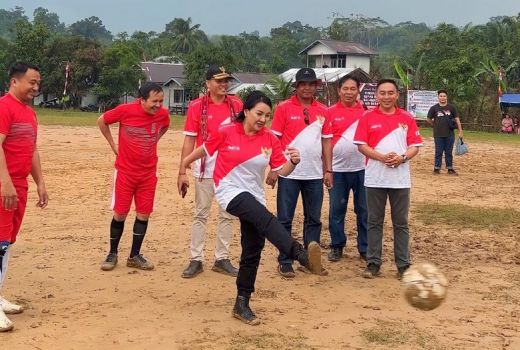 Buka Turnamen Olahraga di Air Besar, Karolin Ingatkan Pentingnya Berolahraga - GenPI.co KALBAR