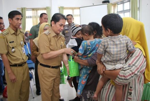 Cegah Stunting Usia Balita, Bahasan Serahkan Paket Bantuan - GenPI.co KALBAR