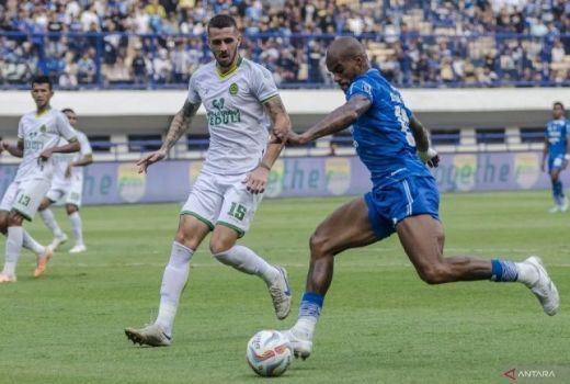 Meski Takluk dari Persib, Aji Santoso Puas dengan Permainan Persikabo 1973 - GenPI.co KALBAR