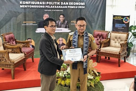 UPB Nobatkan Edi Rusdi Kamtono sebagai Tokoh Percepatan Pembangunan - GenPI.co KALBAR
