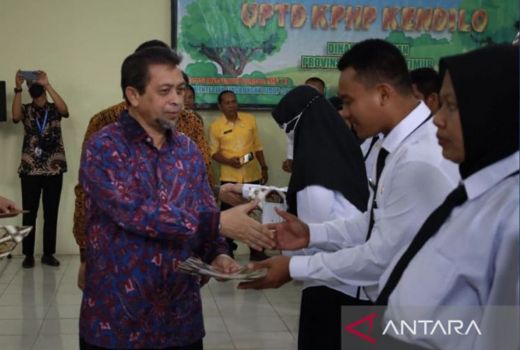 62 Guru Honorer Terima SK PPPK, yang Lain Menyusul - GenPI.co KALTIM