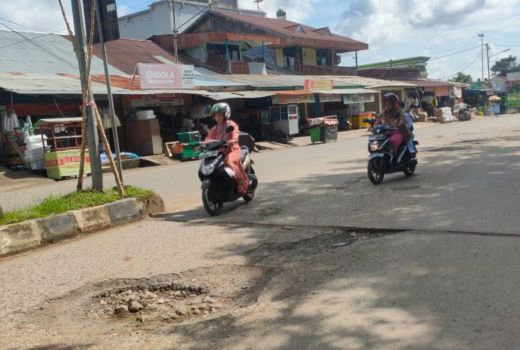 Perbaiki 7 Ruas Jalan Rusak, DPUTR Paser Keluarkan Rp 4,8 M - GenPI.co KALTIM
