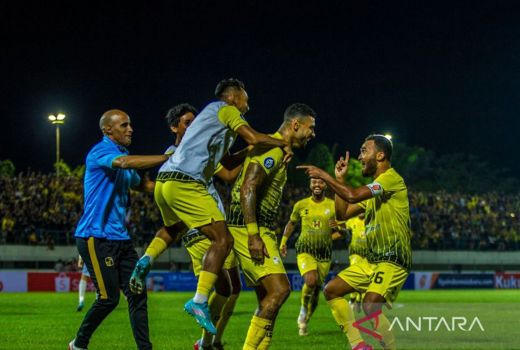 Borneo FC Dihancurkan Barito Putera, Kiper Cedera - GenPI.co KALTIM
