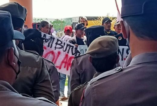 Sopir Truk Penajam Antre 4 Hari untuk Beli Solar Subsidi - GenPI.co KALTIM