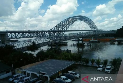 Kronologis Jembatan Mahakam Ditabrak Kapal, Braaakk! - GenPI.co KALTIM