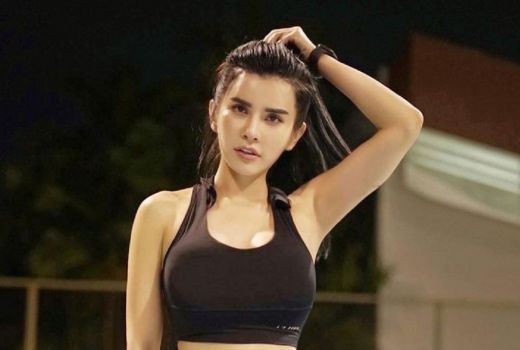 Pose Maria Vania Bikin Pria Meleleh, Wow - GenPI.co KALTIM