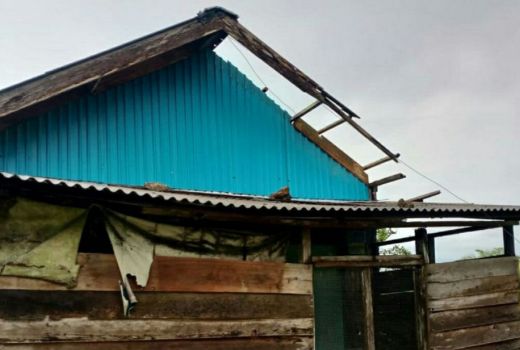 50 Rumah di Penajam Paser Utara Rusak Diterjang Puting Beliung, Ya Ampun! - GenPI.co KALTIM