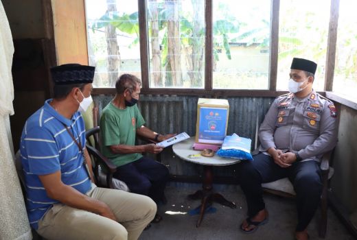 Kapolres Karimun Sambangi Vecky, Tentengannya Bikin Senang - GenPI.co KEPRI