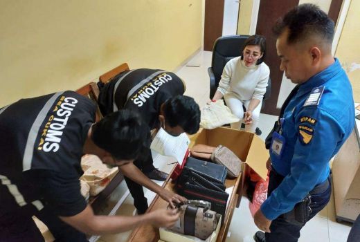 Penyelundupan Tas dan Dompet Mewah di Batam Terungkap, Lokasinya? - GenPI.co KEPRI