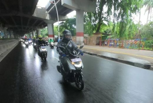 Tips Berkendara Roda Dua dengan Aman Saat Musim Hujan - GenPI.co KEPRI
